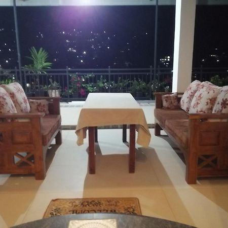 קנדי Luxury Apartment The Walkers Nest מראה חיצוני תמונה